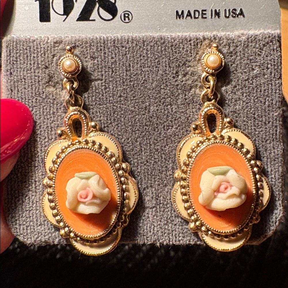 0130) 1928 Gold and Orange/Creme Drop Earrings